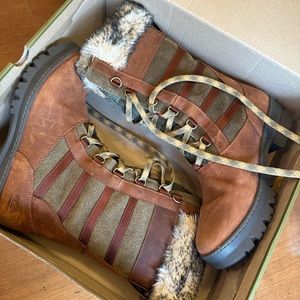 KEEN Wapato Tall Waterproof Winter Boots Womens Size 9 Insulated Brown Fur Trim